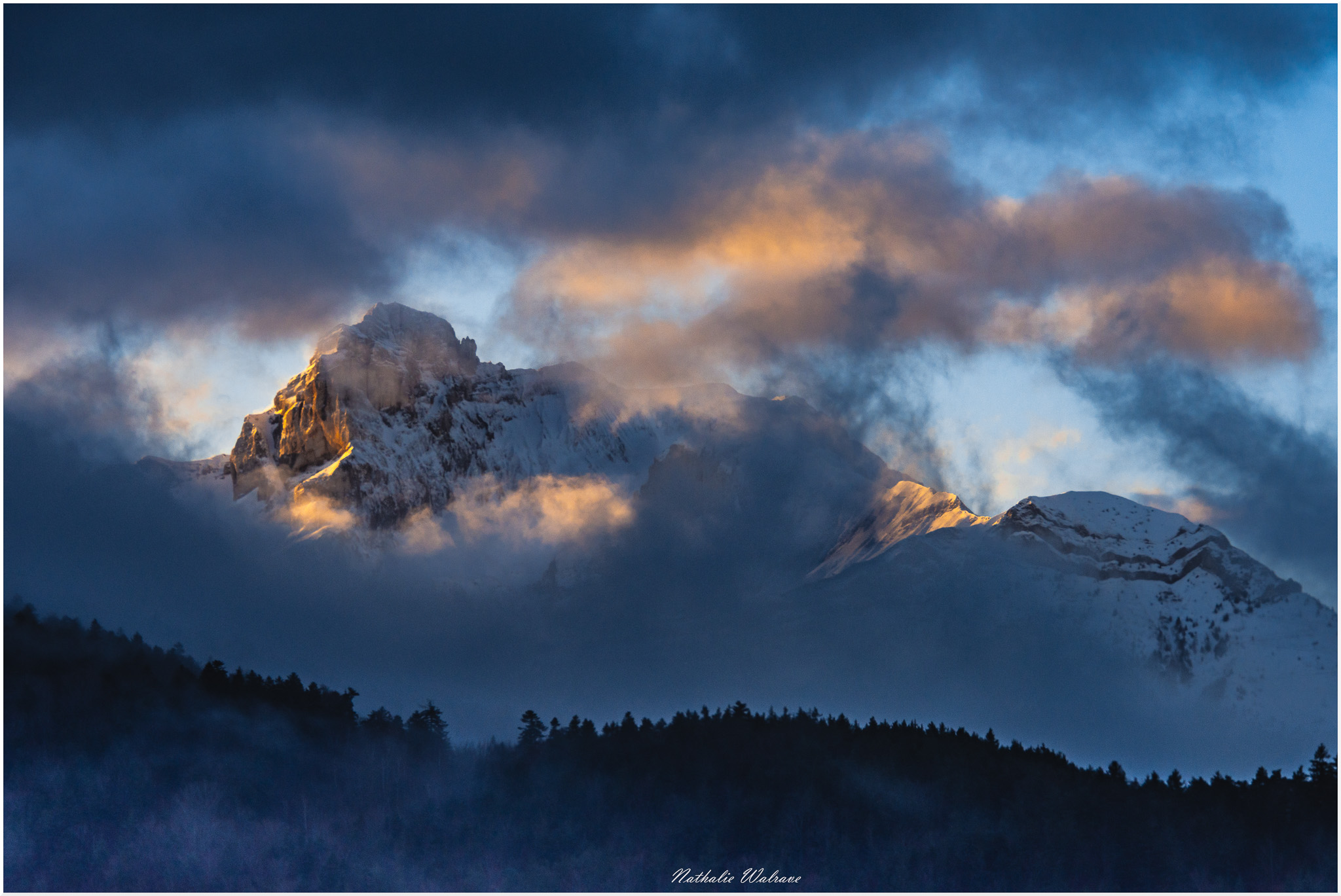 nuages et lumières devant la tête de l'Obiou